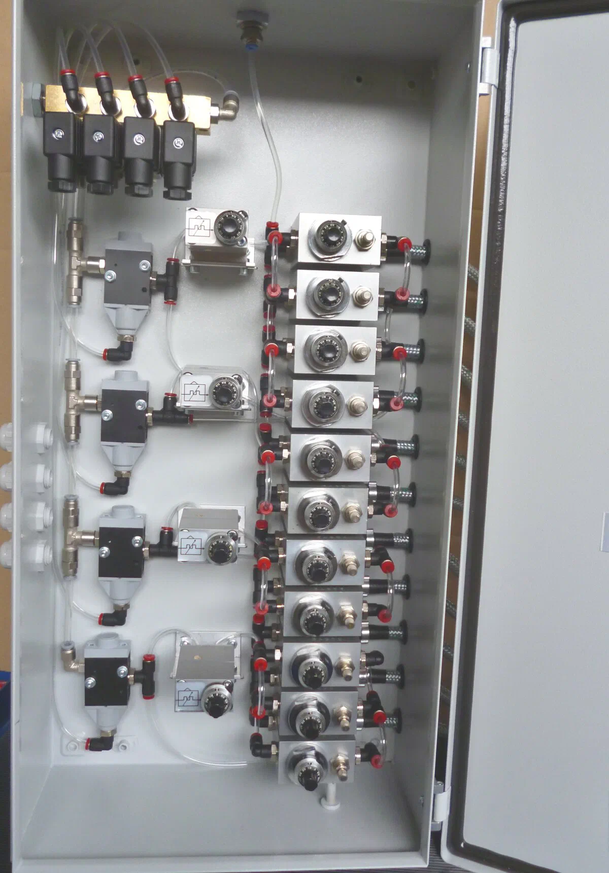 Schmieranlage mit 11 Mikrodosierpumpen