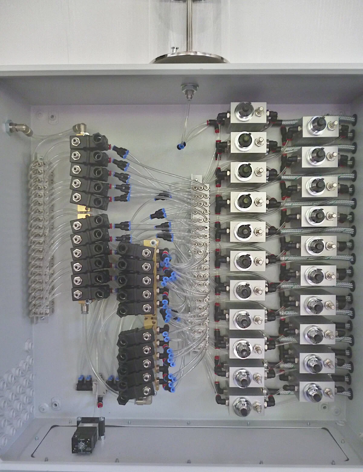 Schmieranlage mit 21 Mikrodosierpumpen