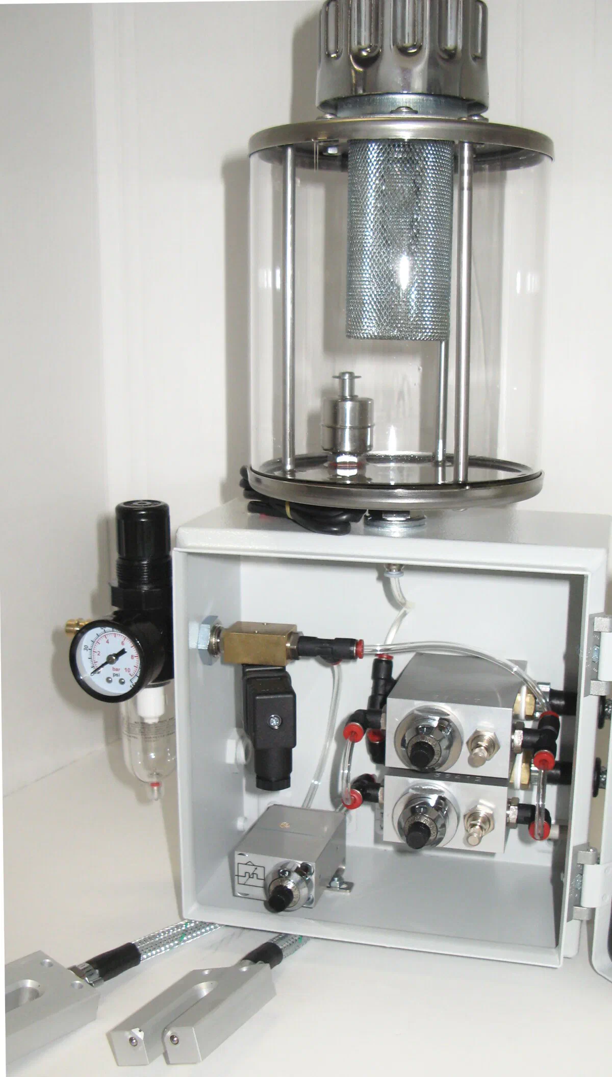 Schmieranlage mit 2 Mikrodosierpumpen